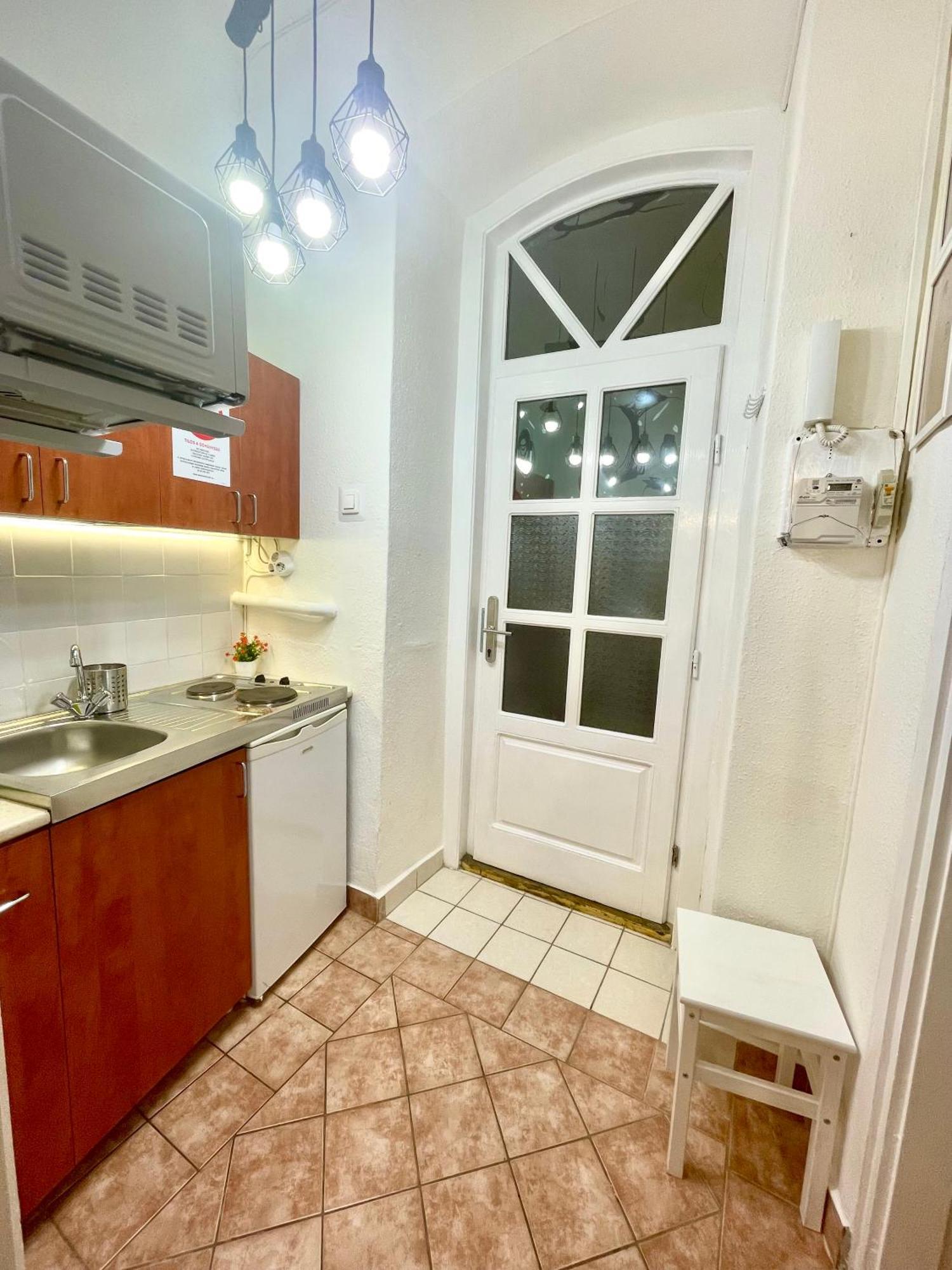 Small Cosy Near The Famous Westend Center Апартаменти Будапешт