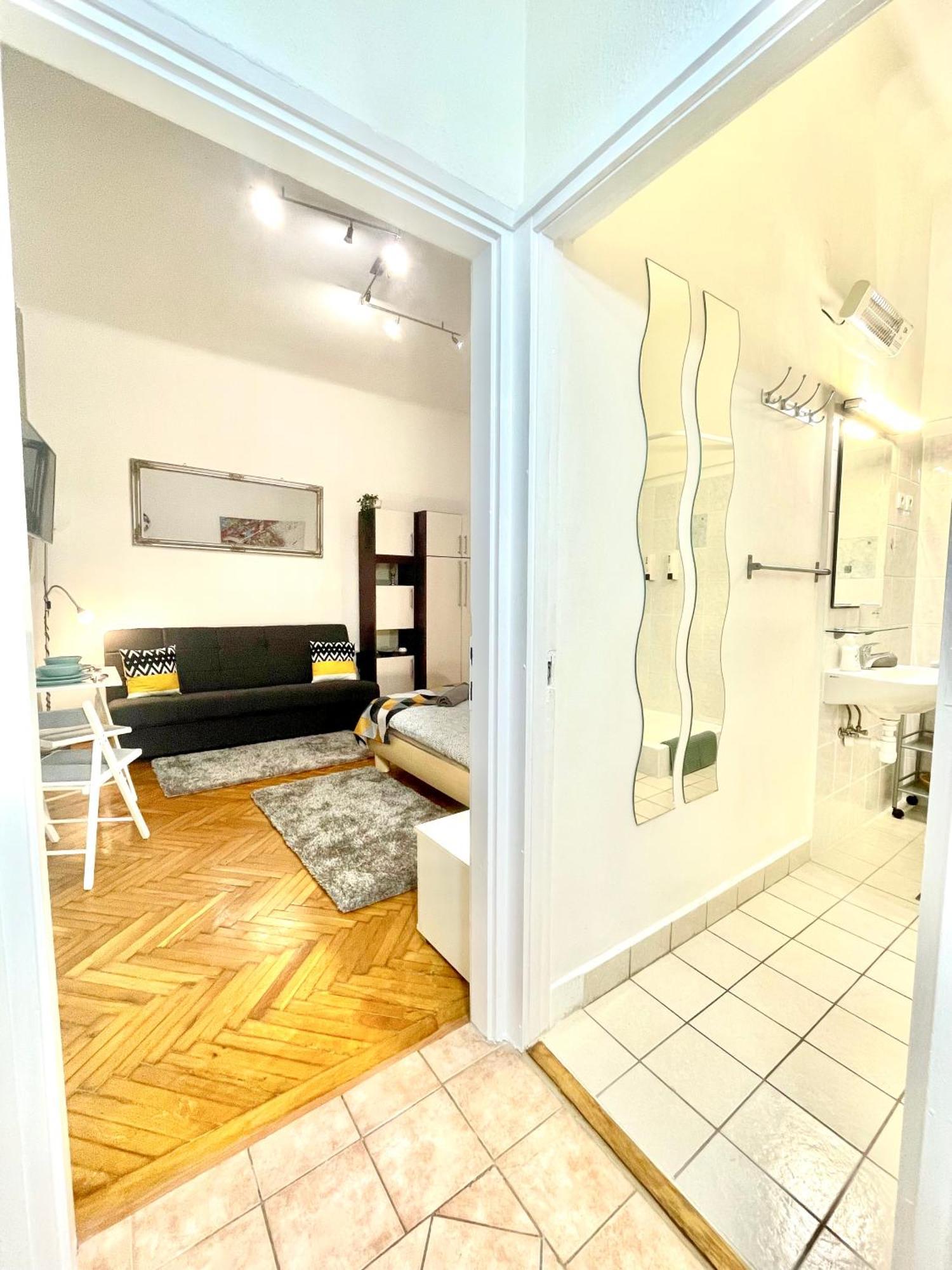 Small Cosy Near The Famous Westend Center Апартаменти