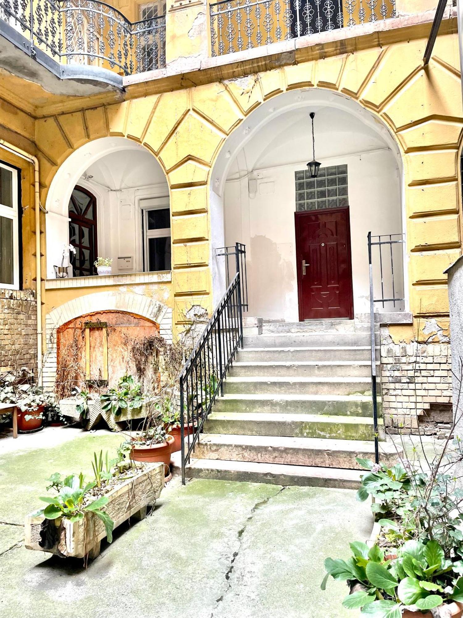 Апартаменти Small Cosy Near The Famous Westend Center Будапешт