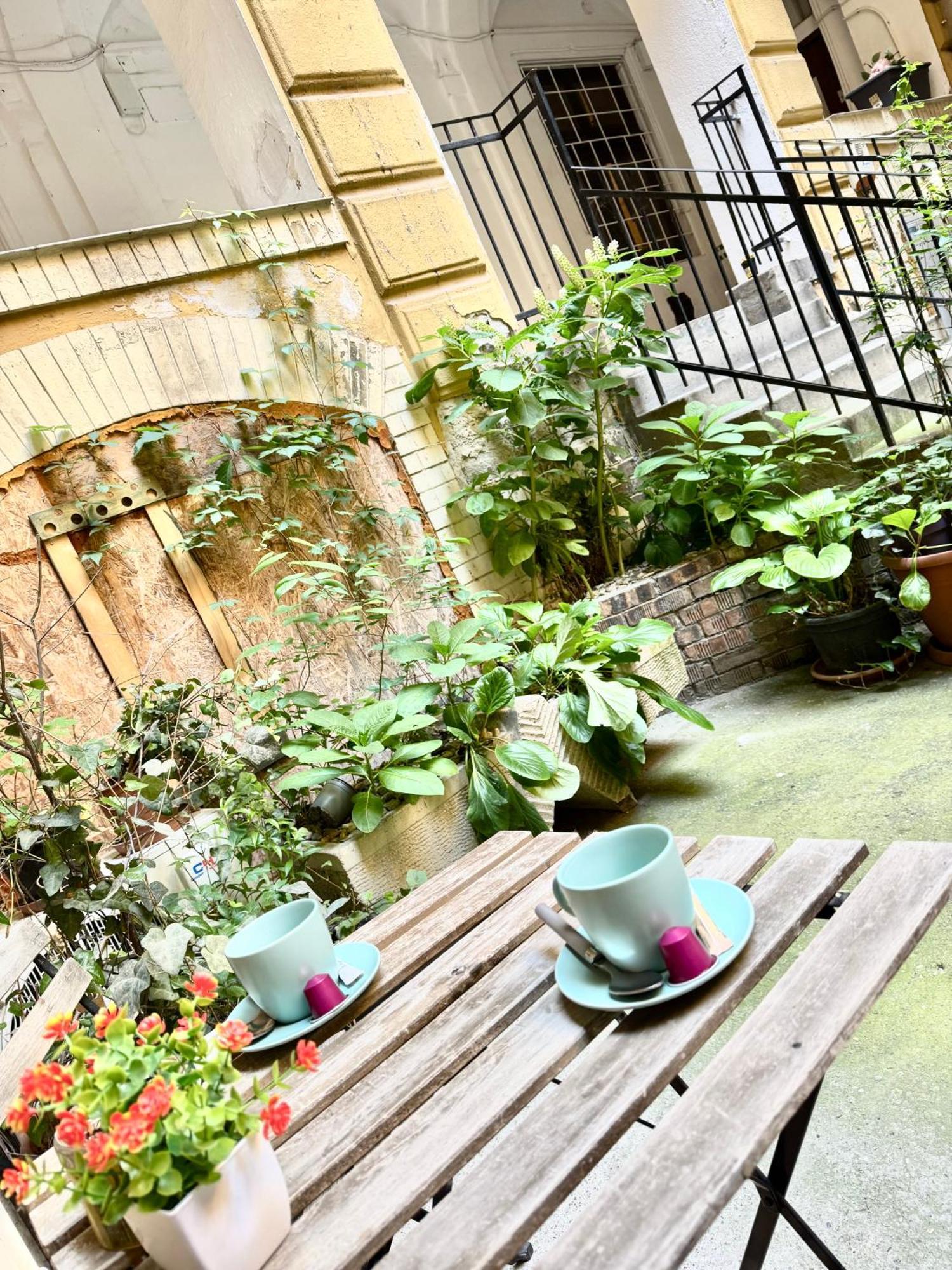 Апартаменти Small Cosy Near The Famous Westend Center