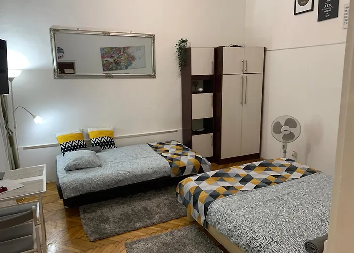 Small Cosy Apartment Near The Famous Westend City Center