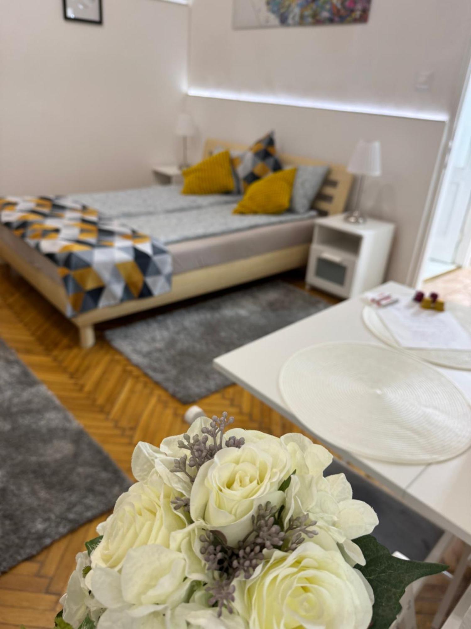 Small Cosy Near The Famous Westend Center Apartament