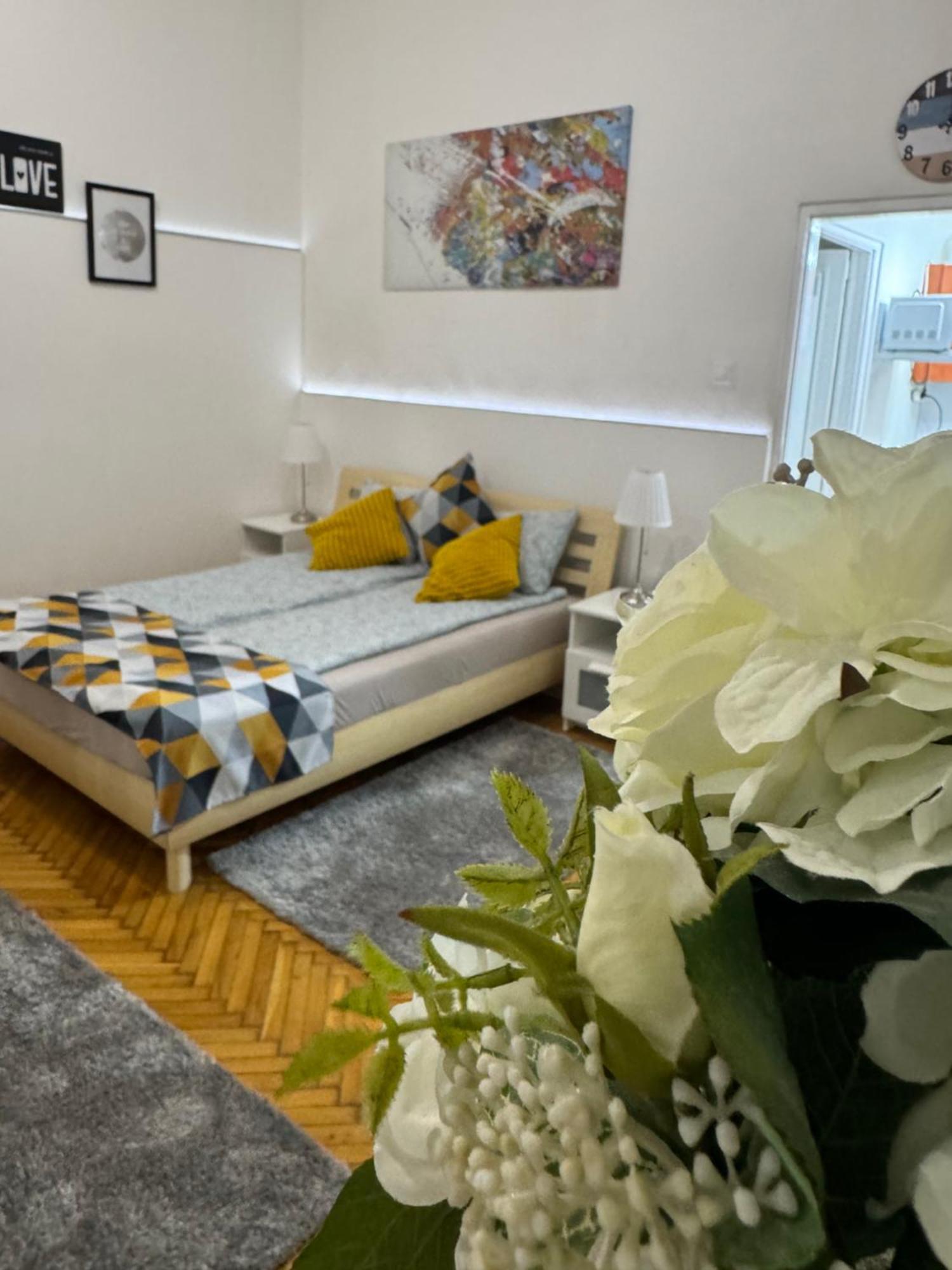 Small Cosy Near The Famous Westend Center Apartment *