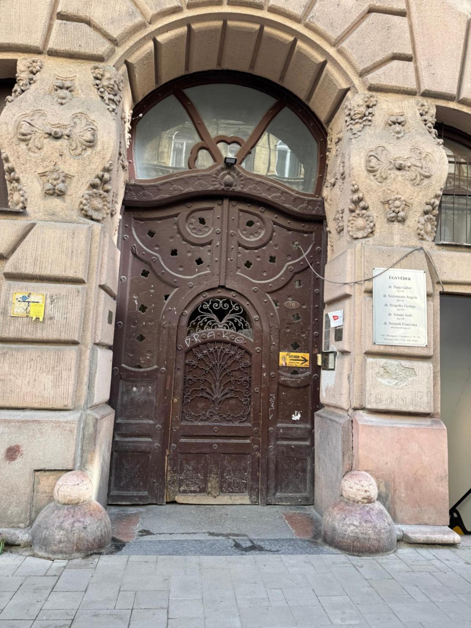 Small Cosy Near The Famous Westend Center *