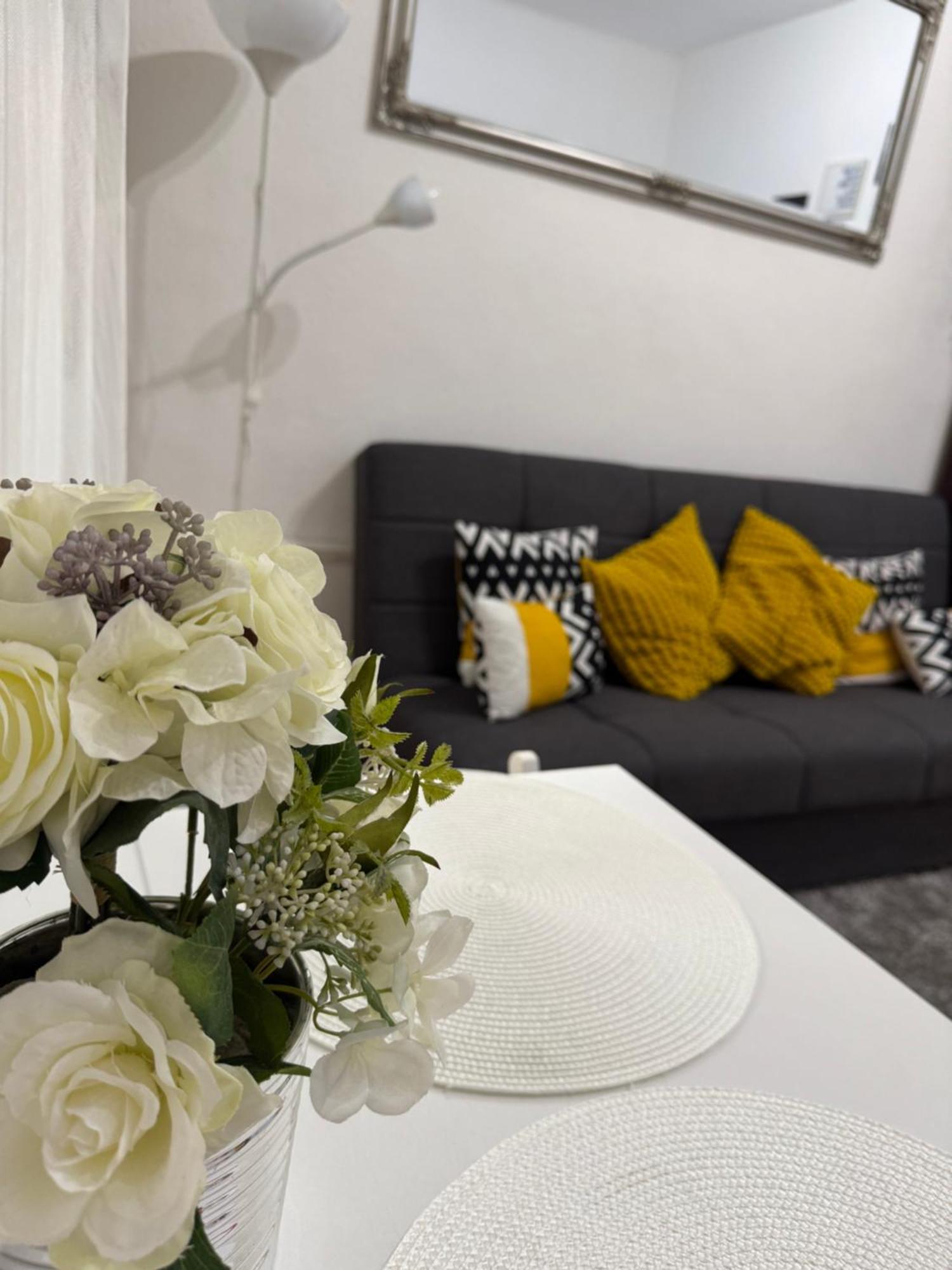 Apartment Small Cosy Near The Famous Westend Center Budapest