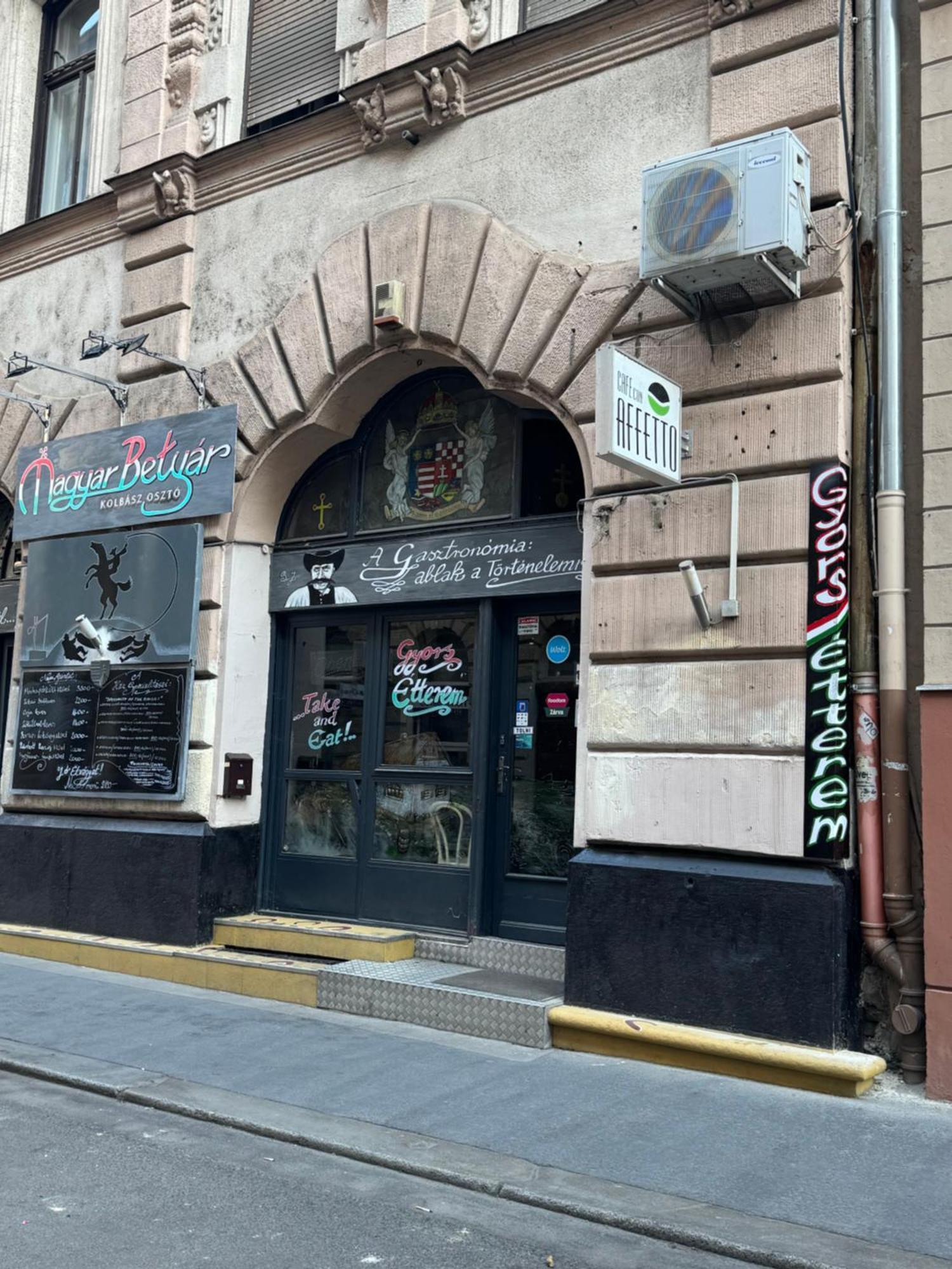 Small Cosy Near The Famous Westend Center Apartment Budapest