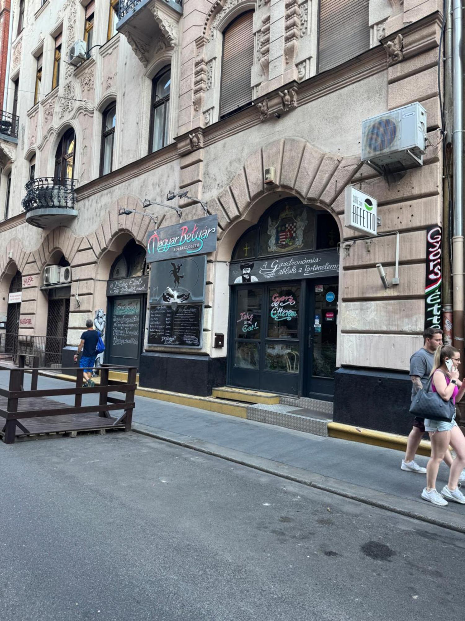 Small Cosy Near The Famous Westend Center Apartment Budapest